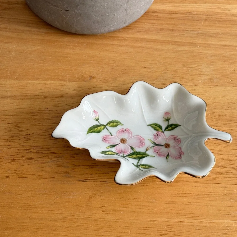 Lefton China Hand Painted Dogwood Leaf Trinket Dish Gold Trim 03534 Japan